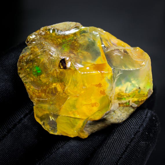 Natural Ethiopian Opal Crystal: Raw Rainbow Stone Specimen, 126.00 Cts