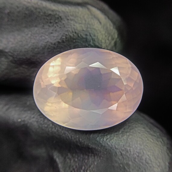 Faceted Pink Rose Quartz Stone: 11.90 Carat Oval Gemstone