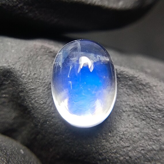 Oval Rainbow Moonstone Cabochon: 1.75 Carat Gemstone, 8x6x5 mm