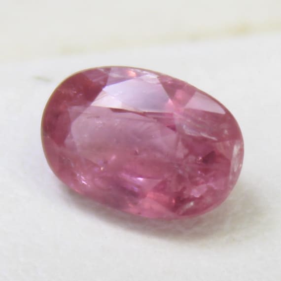 Natural Faceted Pink Sapphire Piece In Oval Shape 1.40 Carats 8x5x3 mm Size