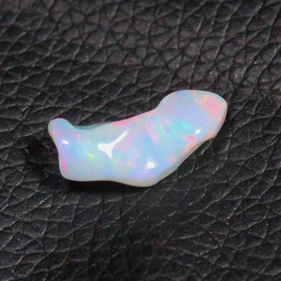 White Fire Ethiopian Opal Tumble: 2.90 Carats Gemstone for Jewelry Making