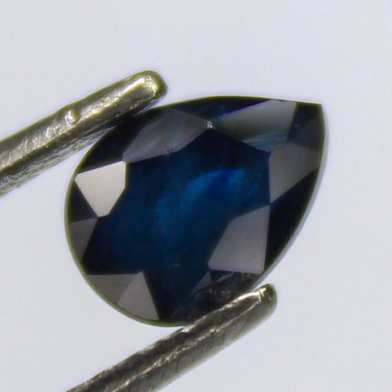 Faceted Pear Shape Blue Sapphire Gemstone - 0.90 Carat (7x5x3 mm)