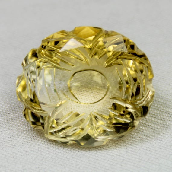 Natural yellow Citrine Carving: Oval Cut Loose Gemstone (11.95 CT, 16x14x8 mm)