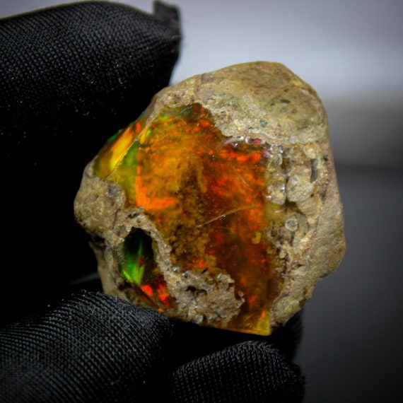 Natural Ethiopian Opal Raw: White Opal with Fire (54.10 Cts)