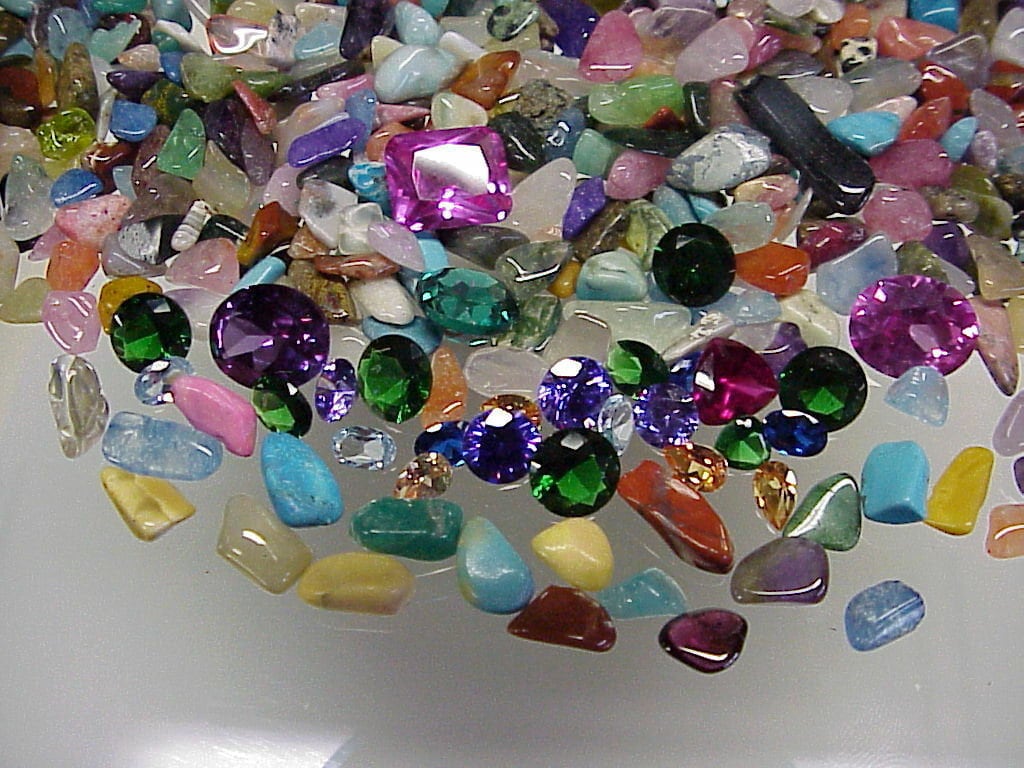 Big Sale!! Treasure Hunt 2200 Carats of Gemstones + 5 Carats of Faceted Gemstones