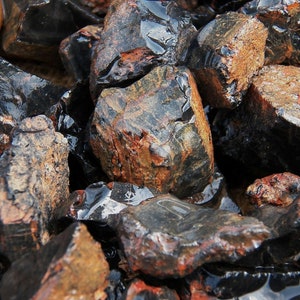 Big Sale!! 1000 Carat Lots of Black Onyx Rough Plus a Very Nice Free Faceted Gemstone