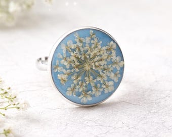 Botanical ring with flowers by Ammi Majus. Resin ring and dried flowers. Flower ring. Flower jewelry. Gift for women.