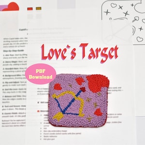 Op de afbeelding: Een Valentijnsdag-knutselproject met de tekst "Love's Target" en "PDF Download". De afbeelding toont een paars, rood en geel tapijt met een Cupido-pijldesign, harten en pijl en boog.