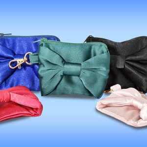 Münzgeldbörse aus Satin mit Reißverschluss, Schleife und Karabinerhaken