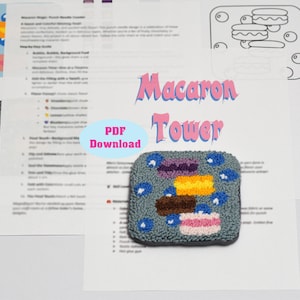 Könnte beinhalten: Ein graues, quadratisches, strukturiertes Objekt mit einem farbenfrohen Macaron-Design. Das Bild enthält den Text "Macaron Tower" und "PDF Download". Das Design zeigt blaue, gelbe, braune, rosa und lila Macarons.