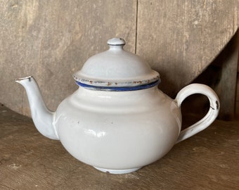 Kleiner Teekanne aus Emaille, Landhausküche