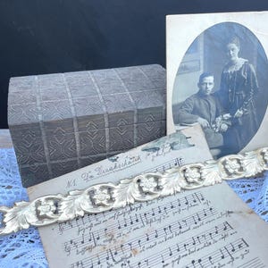 antikes Ornament Dresdner Pappe, Brocante, Deko, Blumenranke