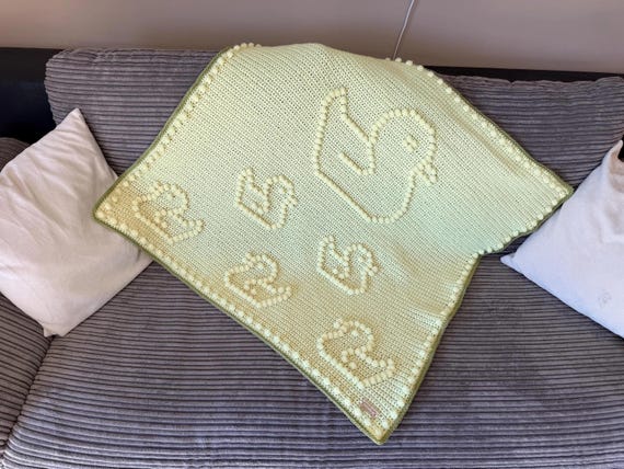 UK Terminology Mumma duck and her 5 little ducks | Crochet pattern | Crochet puff stitch or bobble stitch pattern.