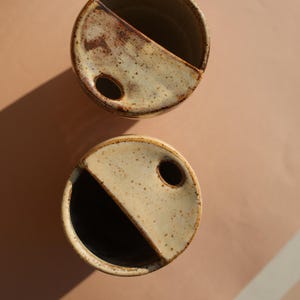 This Handmade Ceramic To Go Mug Gift for Coffee Lover features a handcrafted pottery design with a secure lid, making it a Handmade Pottery Gift Idea for Her, a thoughtful Wedding Coffee Mug Gift for Fiancé, or a practical College gift.