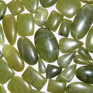 Lote al por mayor Pr Kg Calidad atractiva 100% Natural Nefrita Jade Cabujón Todas las formas Todos los tamaños Mezcla Lote Cabujón Lote de piedras preciosas para hacer joyas