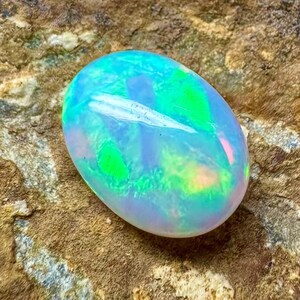 Natürlicher Opal Cabochon, Weißer Basis Opal, Opal Cabochon, Multi Feuer Stein, Oktober Geburtsstein, Lose Edelstein Größe 11X8X4 MM Ct. 1,50 oval