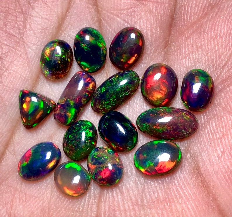 AAA Topkwaliteit natuurlijke Ethiopische Black Opal Cabochon Lot Welo Opal Sieraden maken afbeelding 2