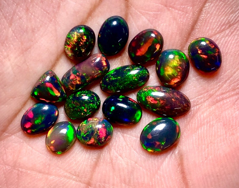 AAA Top-Qualität natürlicher äthiopischer Schwarzer Opal Cabochon Lot Welo Opal machen Schmuck Bild 1