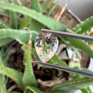 Peach Morganite Gemstone: 1.35 Ct Pear Shape, 9X7X4 MM
