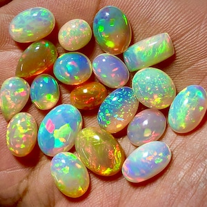 Lotto misto di cabochon di opale di fuoco etiope naturale di qualità superiore AAA++, pietre preziose di opale di fuoco di vario tipo per la creazione di gioielli.