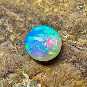 Cabochon di opale naturale, opale di base Welo, cabochon di opale, opale di fuoco multiplo, pietra portafortuna di ottobre, pietra preziosa sciolta, dimensioni 10X10X6 mm, ct. 2,90 tondo