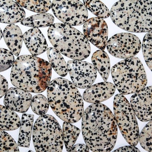 Lote atacado pr kg qualidade rara 100% natural dalmontion jasper cabochão em todos os formatos e tamanhos mix lote cabochão lote de pedras preciosas para fazer joias