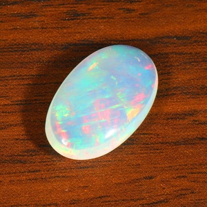 Cabochon opale, cabochon opale etiope naturale, pietra di fuoco rosso, pietra portafortuna di ottobre, opale di fuoco multiplo, forma ovale Dimensioni 21X13X6 MM Ct. 7.65