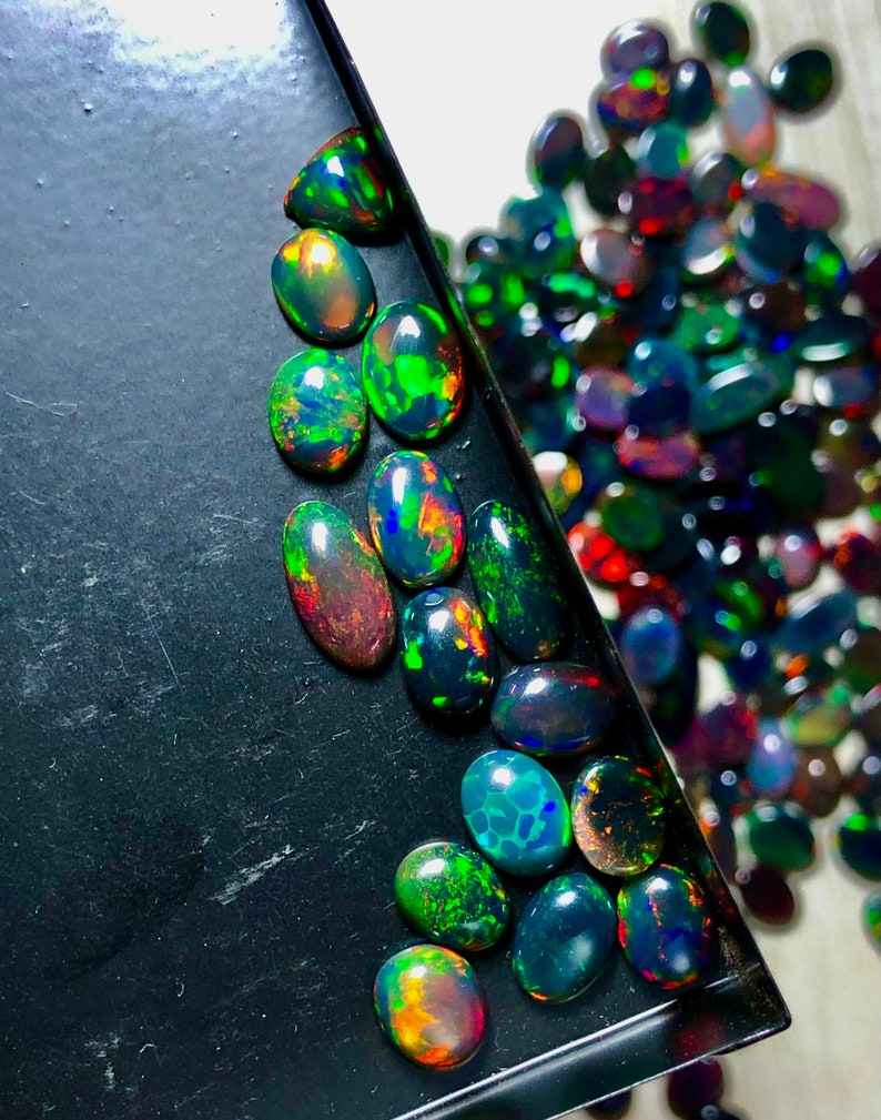 AAA Top-Qualität natürlicher äthiopischer Schwarzer Opal Cabochon Lot Welo Opal machen Schmuck Bild 4