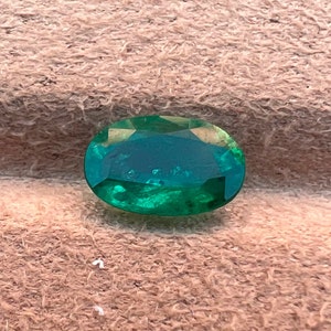 IGI-zertifizierter Smaragd-Edelstein, Sambia-Smaragd-Edelstein, loser Edelstein, Mai-Geburtsstein, ovale Form-Größe 9X6X4 MM Ct. 1.30 Für die Herstellung von Juwel
