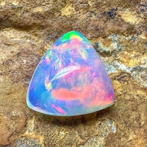 Pietra di fuoco multiplo, pietra portafortuna di ottobre, cabochon di opale naturale, cabochon di opale, opale di base bianca, pietra preziosa sfusa, dimensioni 12X11X5 mm, ct. 2,80 trilioni
