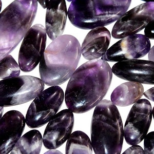 Lote atacado pr kg linda qualidade 100% natural ametista menos cabochão em todos os formatos e tamanhos mistos lote cabochão lote de pedras preciosas para fazer joias