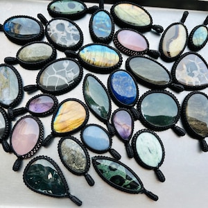 Cabochão de mistura natural AAA +++, pedra preciosa solta de cabochão, lote de mistura pendente de macramé feito à mão, cabochão de pedra preciosa de lote por atacado, tamanho misto de forma mista