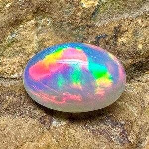 Pietra portafortuna di ottobre, cabochon di opale naturale, opale di base Welo, cabochon di opale, pietra di fuoco multiplo, pietra preziosa sciolta, dimensioni 11X8X5 mm, ct. 3,00 ovale