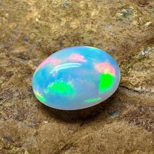 Pietra di fuoco multiplo, pietra portafortuna di ottobre, cabochon di opale naturale, opale di base Welo, cabochon di opale, pietra preziosa sfusa, dimensioni 11X9X5 mm, ct. 2,50 ovale