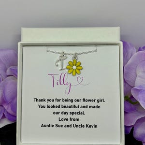 Colar personalizado com margaridas para dama de honra, presente de joia com nome e cartão com mensagem, lembrança para o dia do casamento, corrente ajustável em caixa de presente