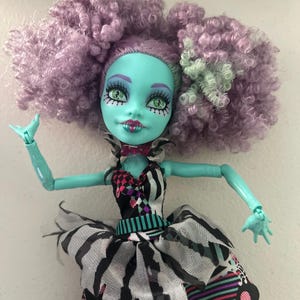 Mattel Monster High - Freak du Chic Honey Swamp doll