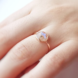 Hexagon forget me not ring, Pressed forget me not flower ring, Valentina gift, Terrarium ring, Real flower ring, Resin jewelry. Gift for Her