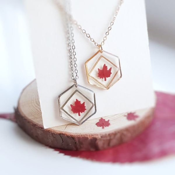 Real Maple Leaf Resin Necklace, Autumn Fall Leaf Necklace, Leaf Resin Necklace, Maple Leaf Jewelry, Real Flower Necklace, Gift for Her