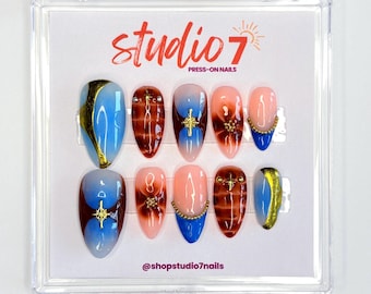 Amber Hour: Uñas postizas en cromo dorado con degradado azul y melocotón cálido / Set de gel personalizado pintado a mano