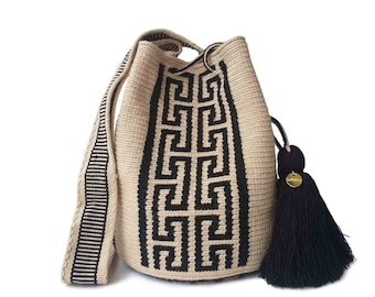 AUTHENTIC Traditional WAYUU Bag, Mochila from Colombia, Medium Crochet Crossbody, Handmade Medium Purse, Bucket Bag, Colombian Craft