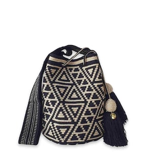 Authentic SHIMMERY WAYUU Bag, Mochila from Colombia, Original Crochet Crossbody, Handmade Colombian Bucket Bag, Ethical Purse, Artisanmade