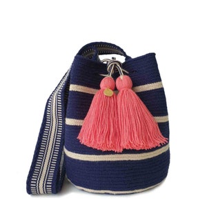 Medium Navy WAYUU Bag, Mochila Bag, Gift from Colombia, Medium Crochet Crossbody, Handmade Medium Purse, Bucket Bag, Colombian Craft