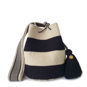 Mochila Boho Wayuu a Rayas, de Colombia, Bandolera Mediana de Ganchillo, Cartera Mediana Hecha a Mano, Bolso Cubo, Artesanía Colombiana