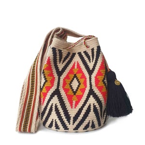 FAIRTRADE Ethnic WAYUU Mochila, From Colombia, Medium Crochet Crossbody, Handmade Medium Purse, Bucket Bag, Colombian Craft