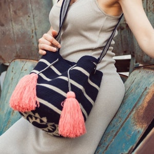 Striped Navy WAYUU Bag, Mochila from Colombia, Original Crochet Crossbody, Handmade Colombian Bucket Bag, Ethical Purse, Artisanmade
