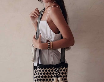 Authentic WAYUU Mochila Bag, Original Crochet Crossbody, Handmade Colombian Bucket Bag, Ethical Purse, Artisanmade