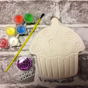Cupcake Craft Kit-Cupcake Wall Hanger Craft Kit-Paint Set Party Bag Favour/Fillers - Craft Party Idea-Children&#39;s Activity Set