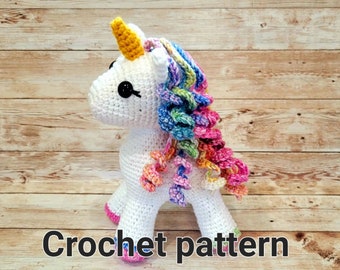 Modèle de poupée Amigurumi licorne au crochet