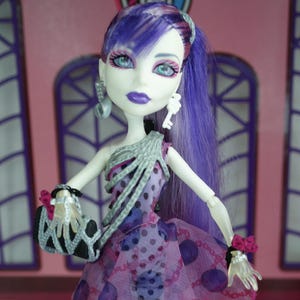 Monster High Dot Dead farbenprächtige Spectra Vondergeist Puppe Mattel 2012 #24