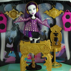 Monster High 13 Wishes Haunt the Casbah Spectra Vondergeist Puppe und Party Lounge Mattel 2013 #6